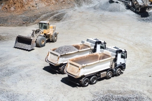 Jak wygląda profesjonalny transport kruszywa – najważniejsze zasady i wymagania