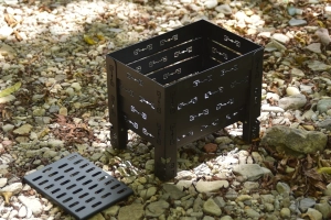 Wielofunkcyjny grill ogrodowy i palenisko – Square Meander Edition